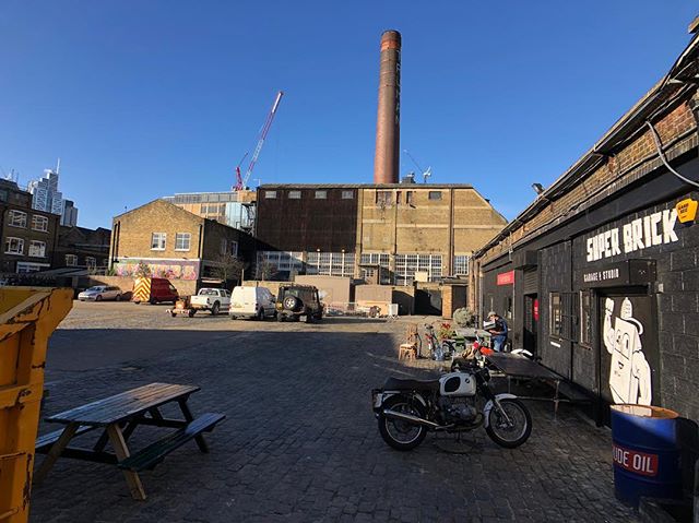 clean crispy day of English winter ❄️ ⛄️ heater is on 🔥 🔥 🔥 Super Brick is warm & cosy 🛋 🍺 drop by for a cuppa 🍷 #englishwinter #garage #bricklane